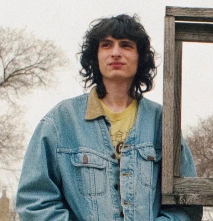 Finn Wolfhard☕️♡₊˚ 🦢・🪄₊✧ thumbnail