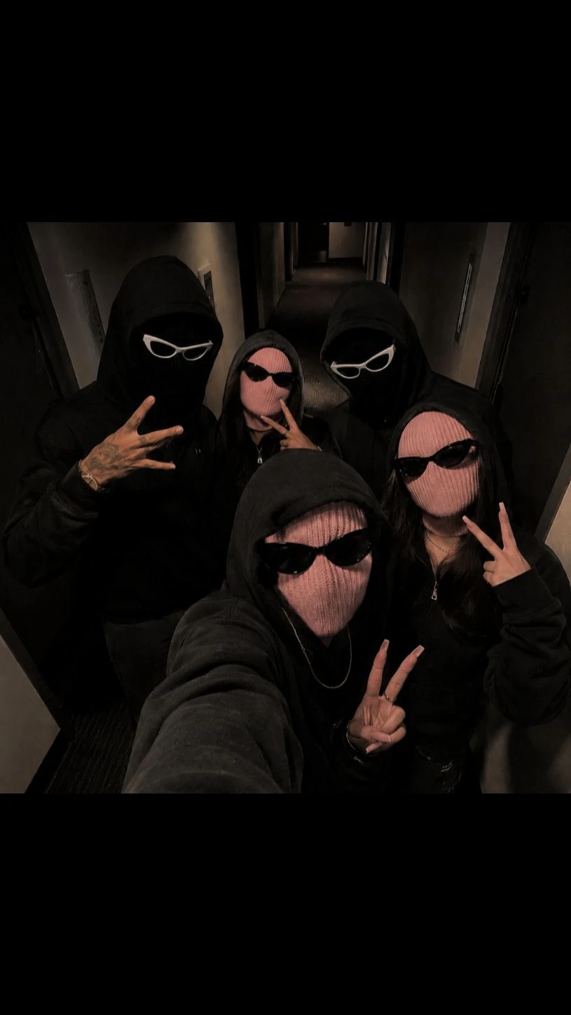 Group Chat with 4 Friends thumbnail