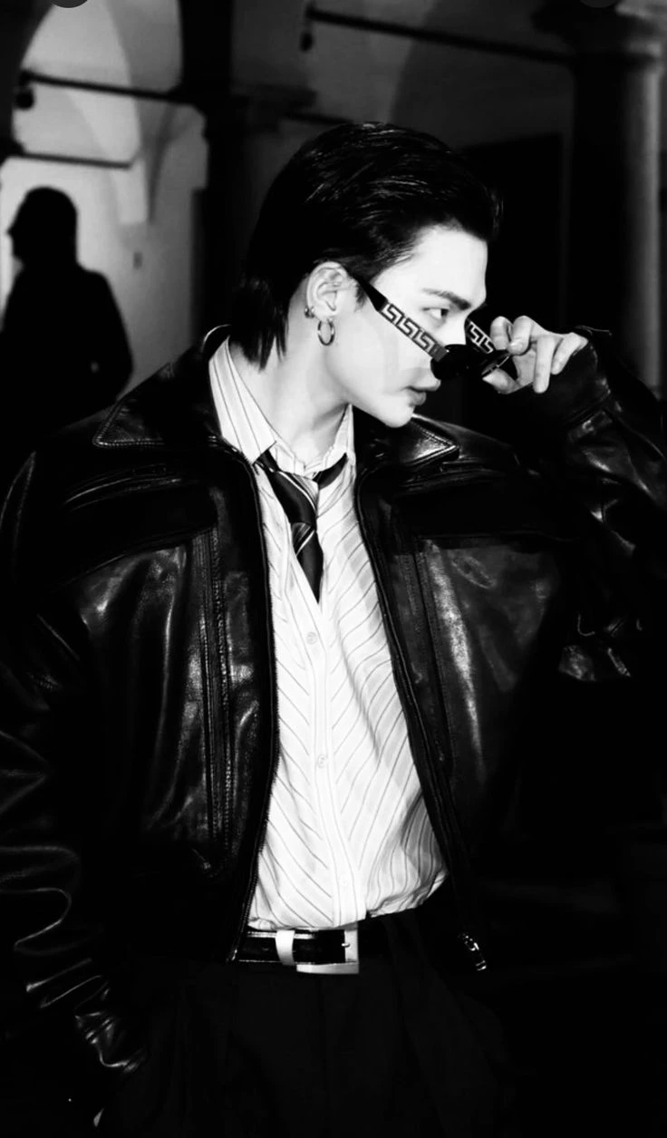 Hyunjin(mafia,school) thumbnail