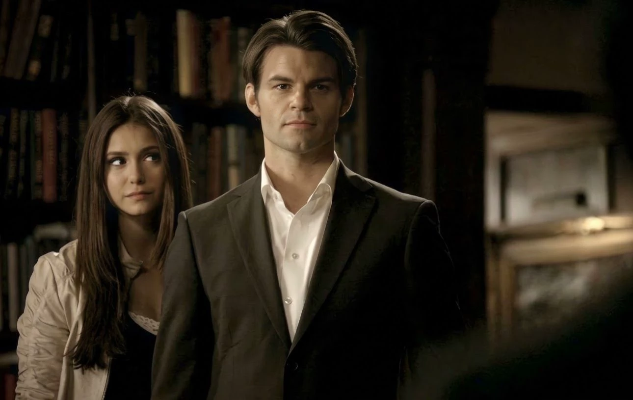 Elijah Mikaelson (TVD Season 2) thumbnail