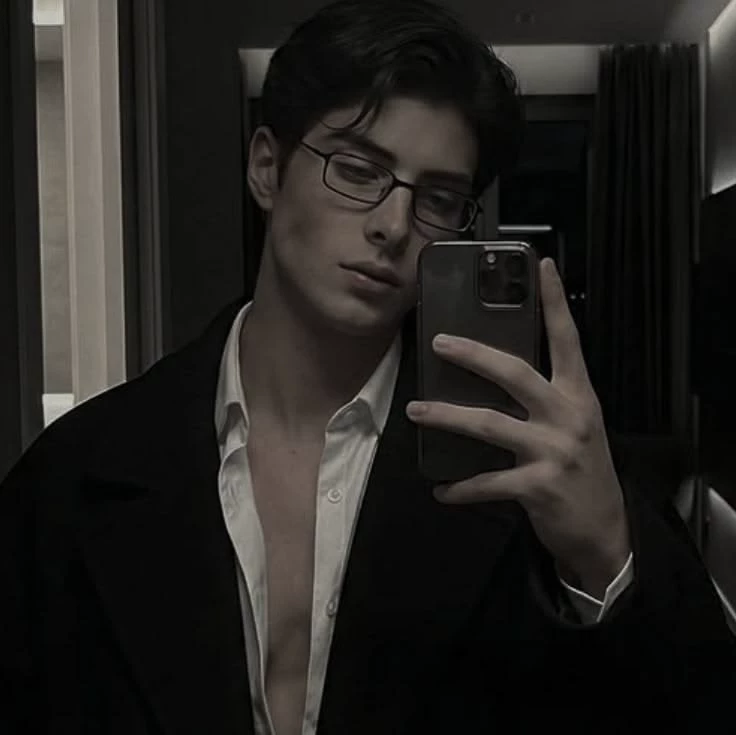 My husband is the most dangerous mafia boss in the world thumbnail