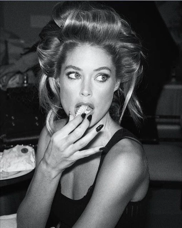 Doutzen Kroes.  thumbnail