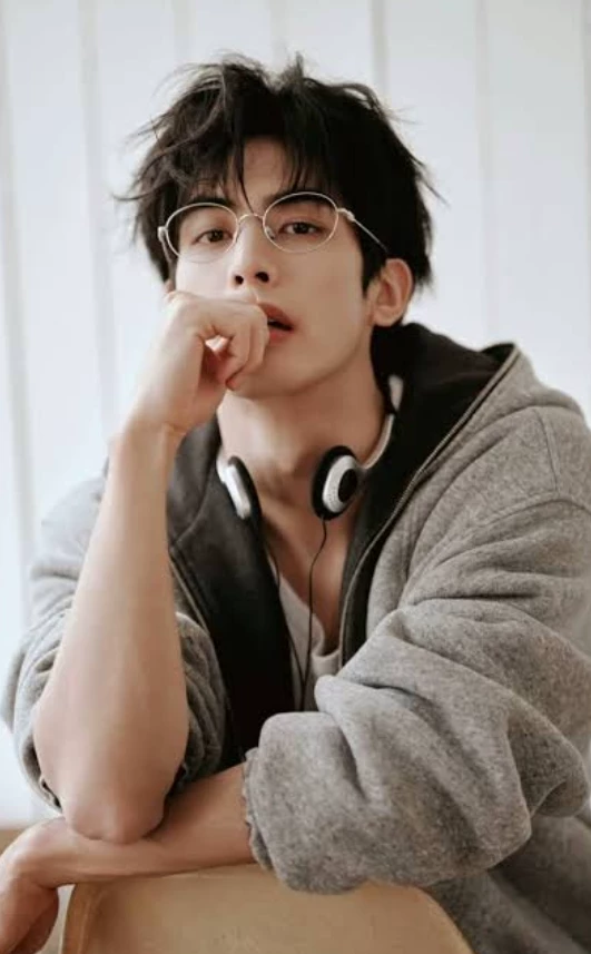 Song Weilong thumbnail