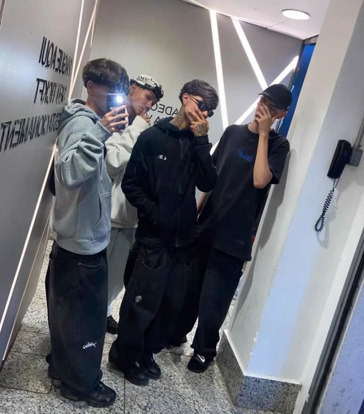 Group of Friends 💭 thumbnail