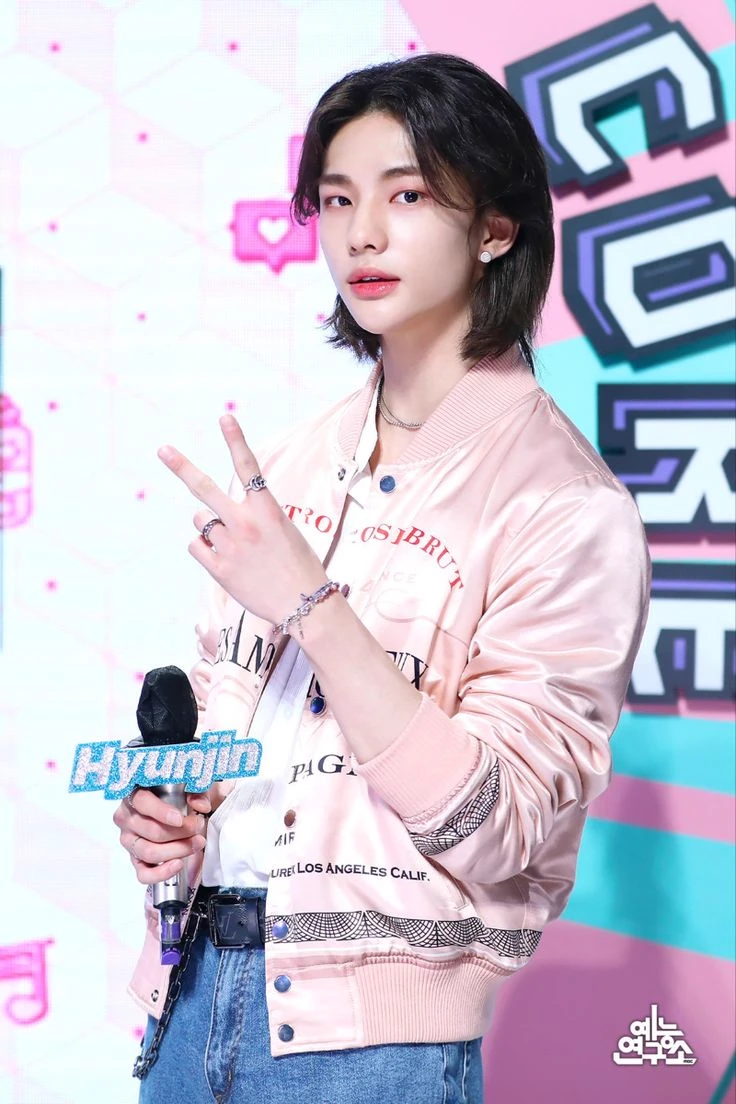 Hyunjin thumbnail