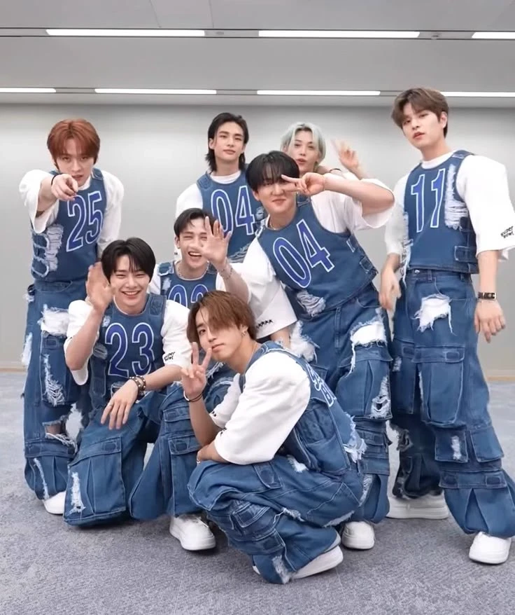 Stray kids thumbnail