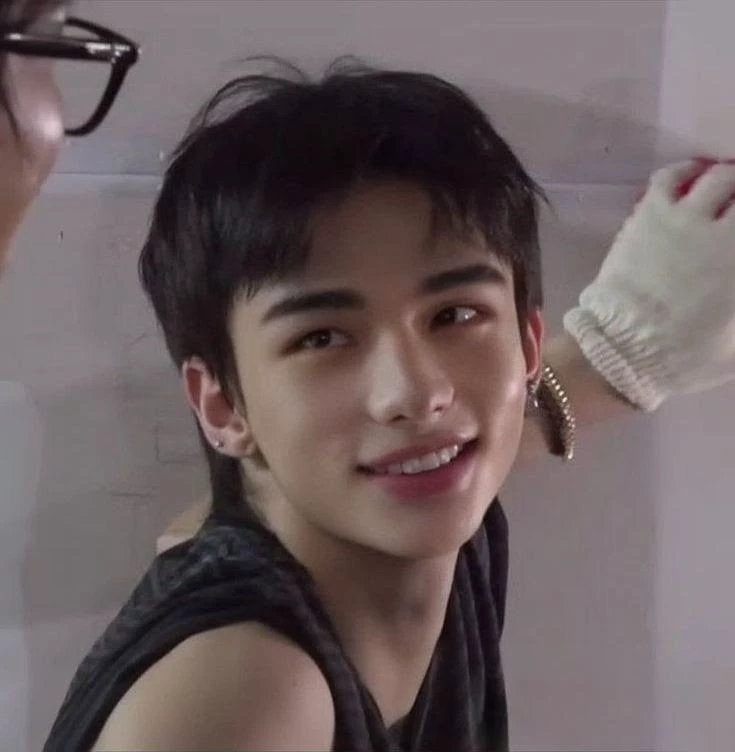 Hyunjin thumbnail
