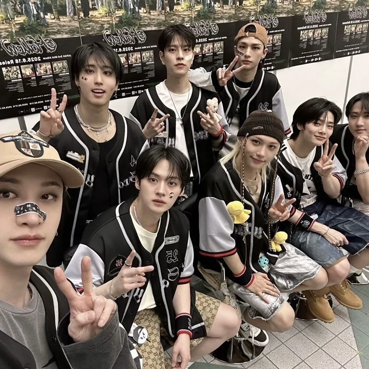 stray kids thumbnail