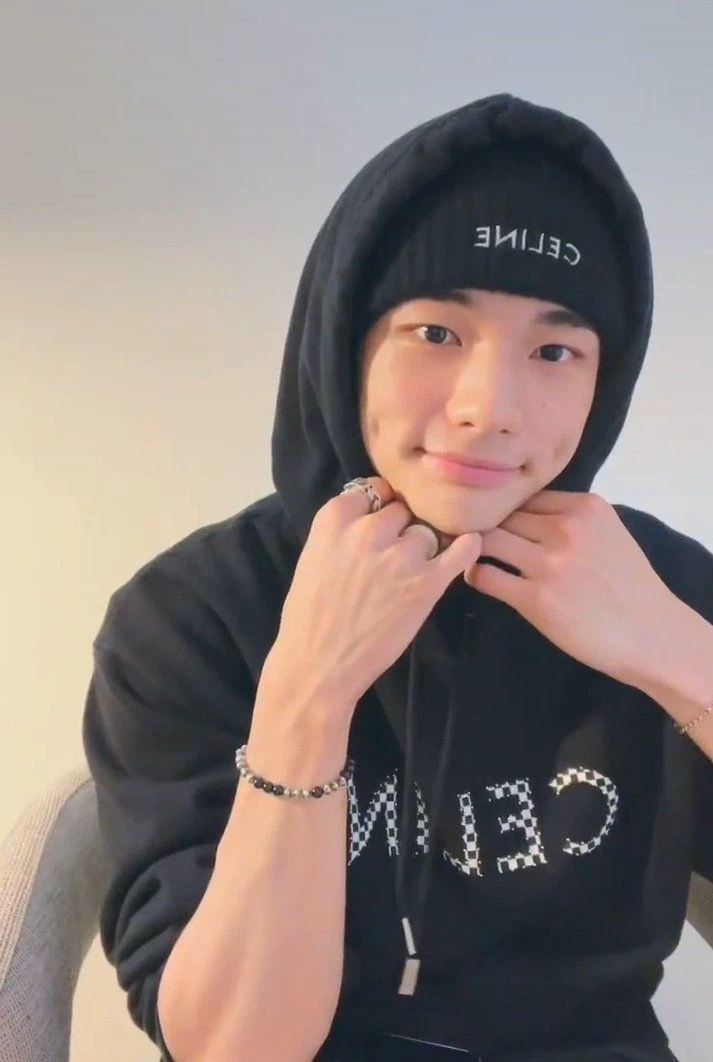 Hyunjin thumbnail