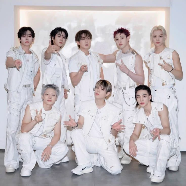 STRAYKIDS thumbnail