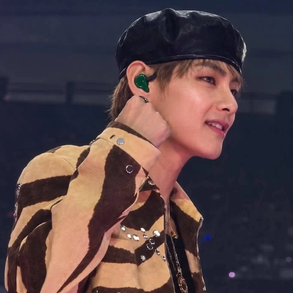 Kim Taehyung thumbnail