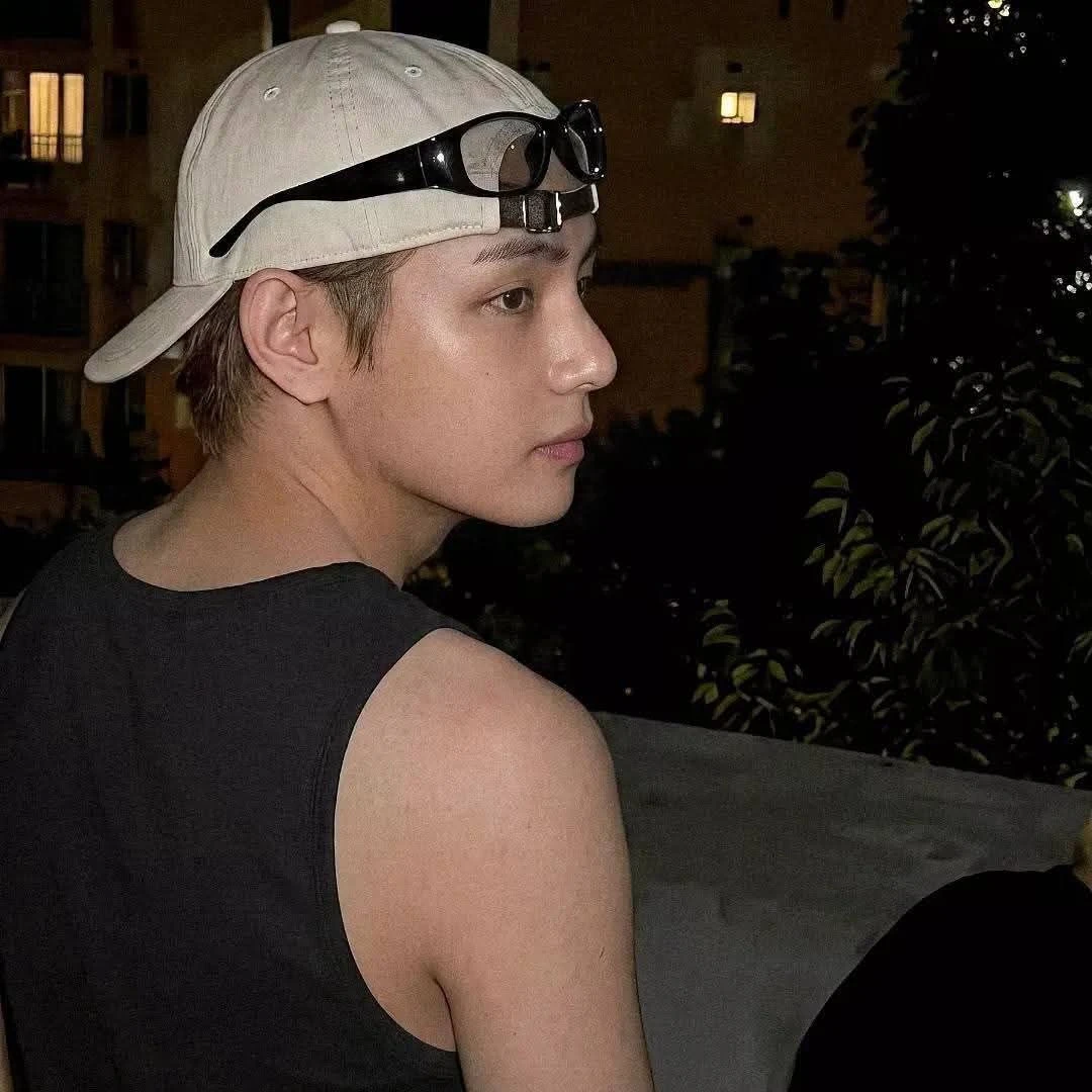 Kim Taehyung thumbnail