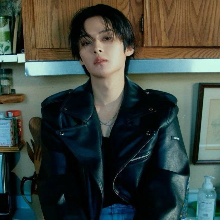 Lee Know thumbnail