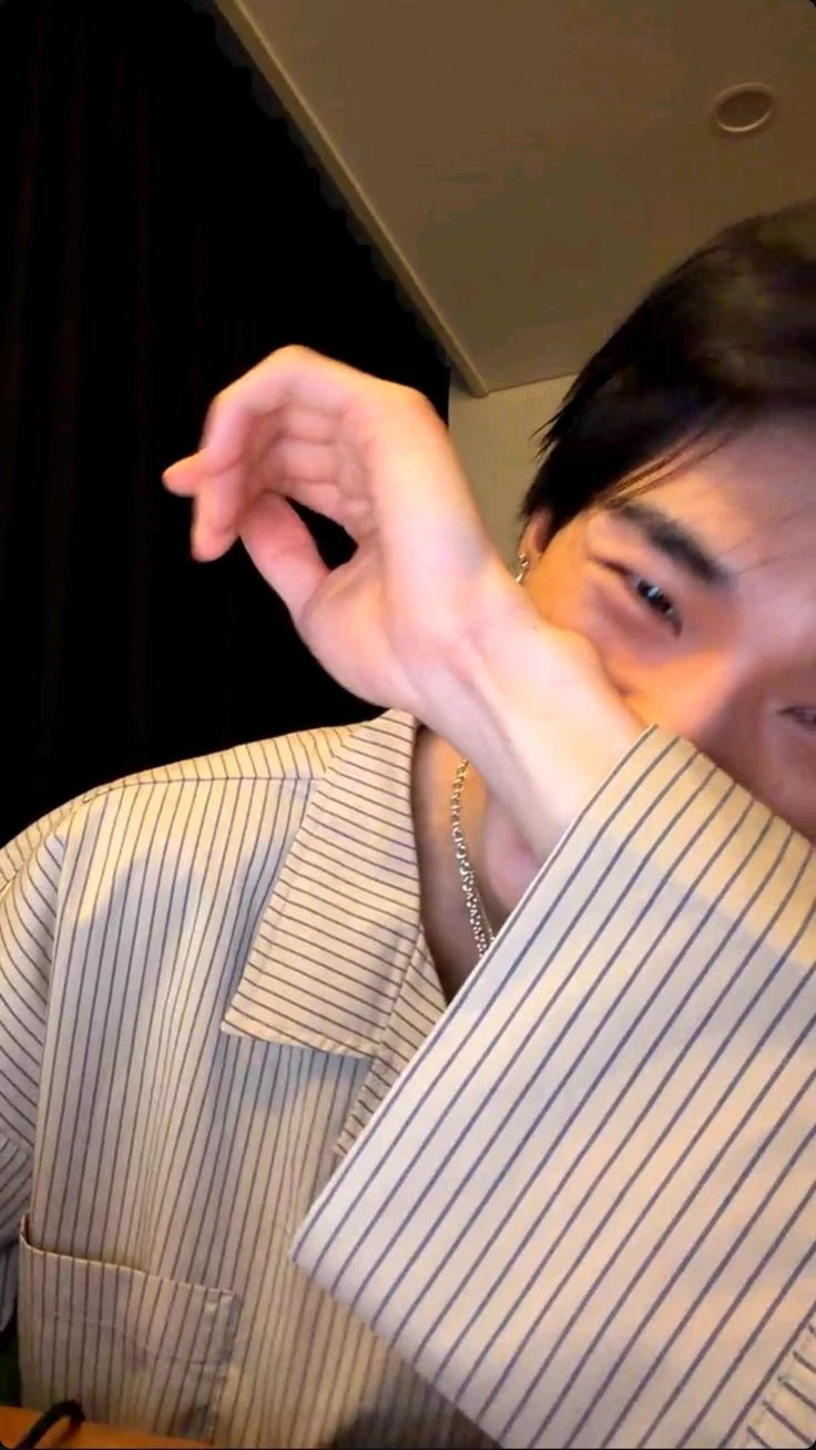 Hwang Hyunjin thumbnail