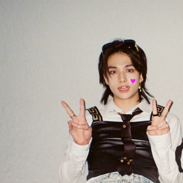 Hwang Hyunjin thumbnail