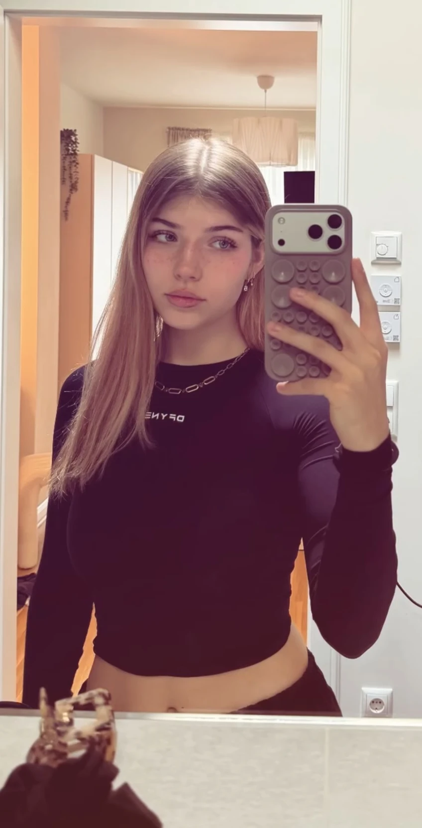 Fibii (girlfriend) thumbnail