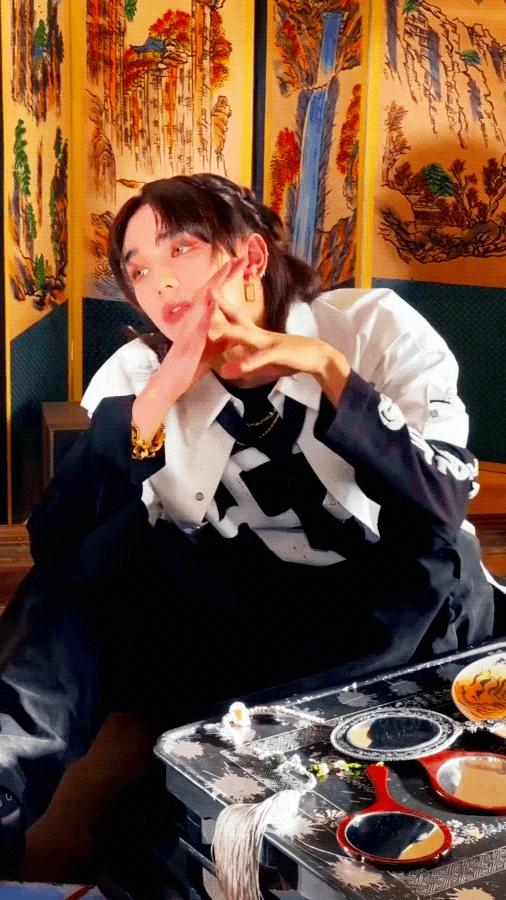 Hwang Hyunjin vs the twin {you} thumbnail