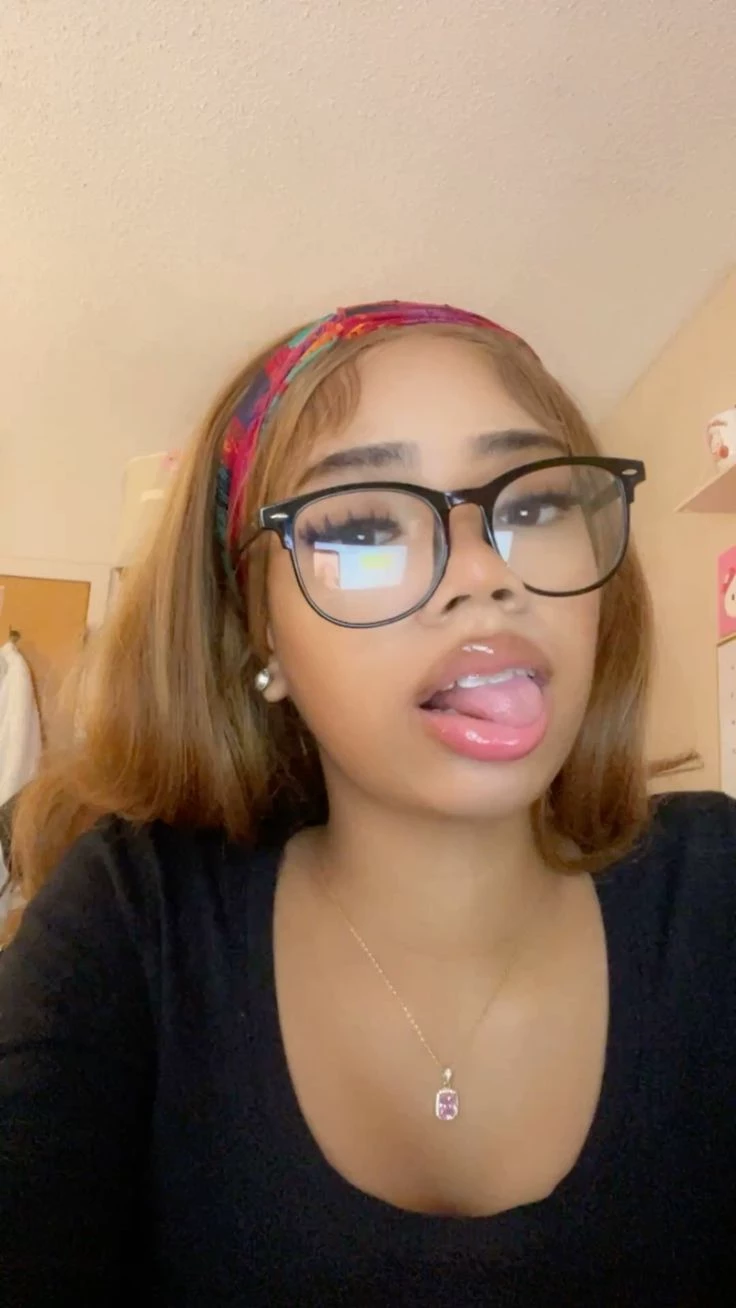 Sayla - Random Girl thumbnail