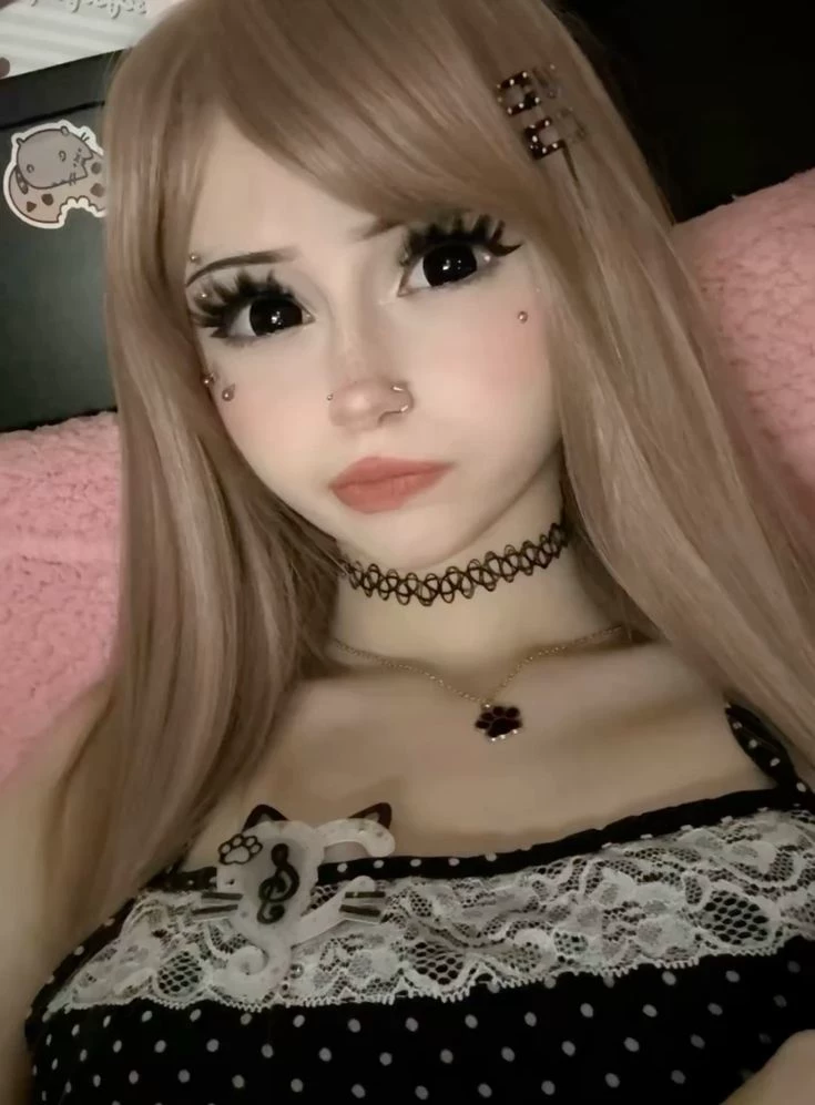 Sophie- E-Girl thumbnail