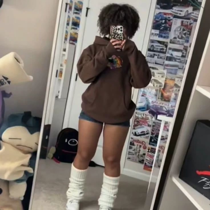 Nia - Roommate thumbnail