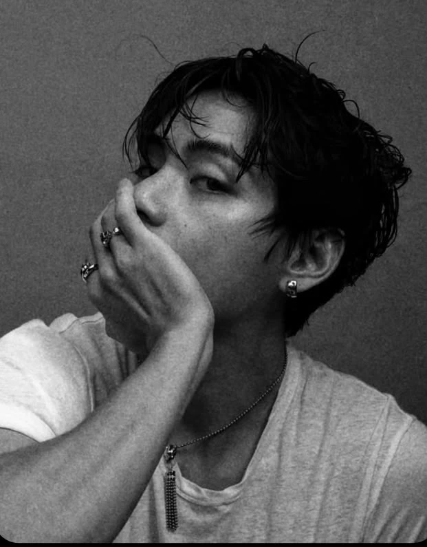 KIM TAEHYUNG thumbnail