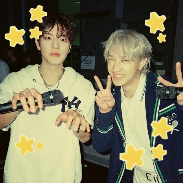 stray kids (omega verso) thumbnail