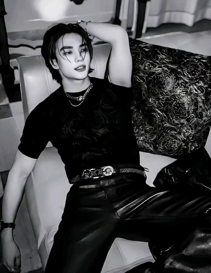 hyunjin  thumbnail