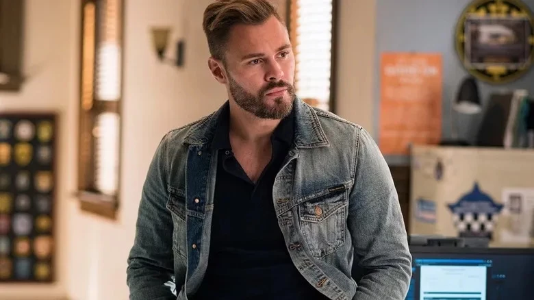 Adam Ruzek thumbnail