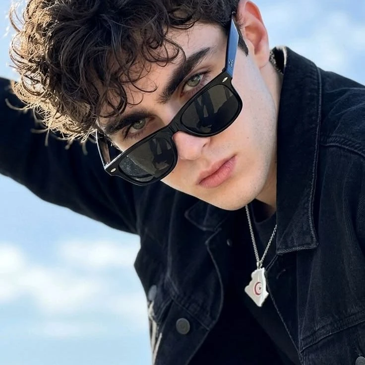 Alex thumbnail