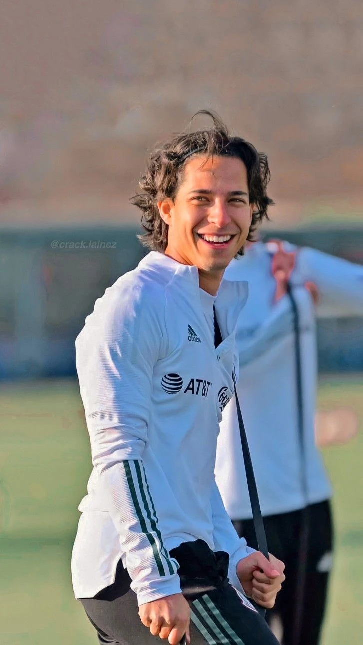 Diego Lainez (fake girlfriend??!) thumbnail
