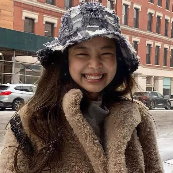 Jennie thumbnail