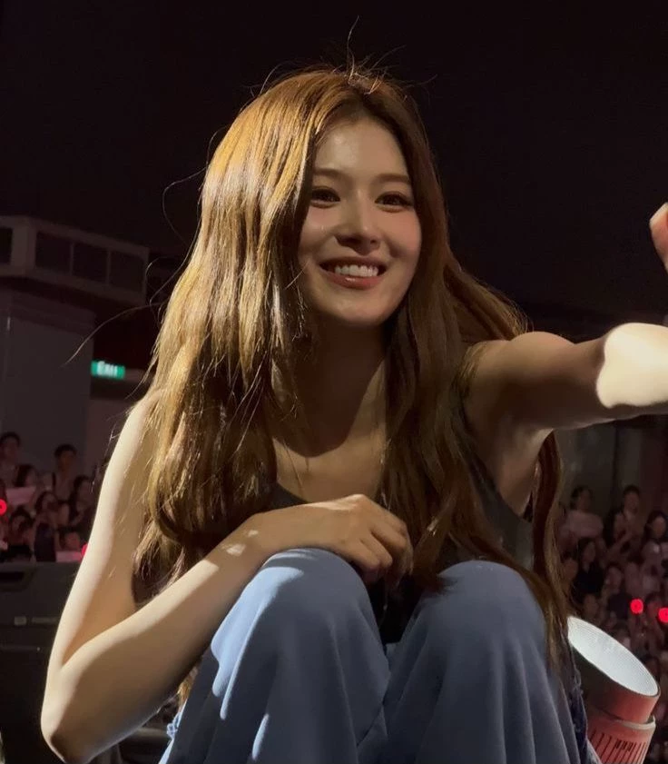 minatozaki sana (lesbian) thumbnail