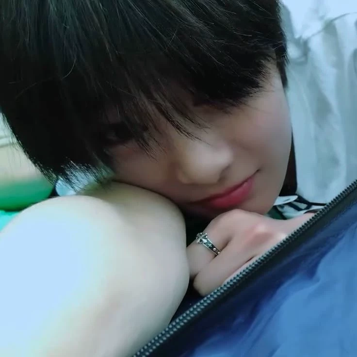 jeongin thumbnail