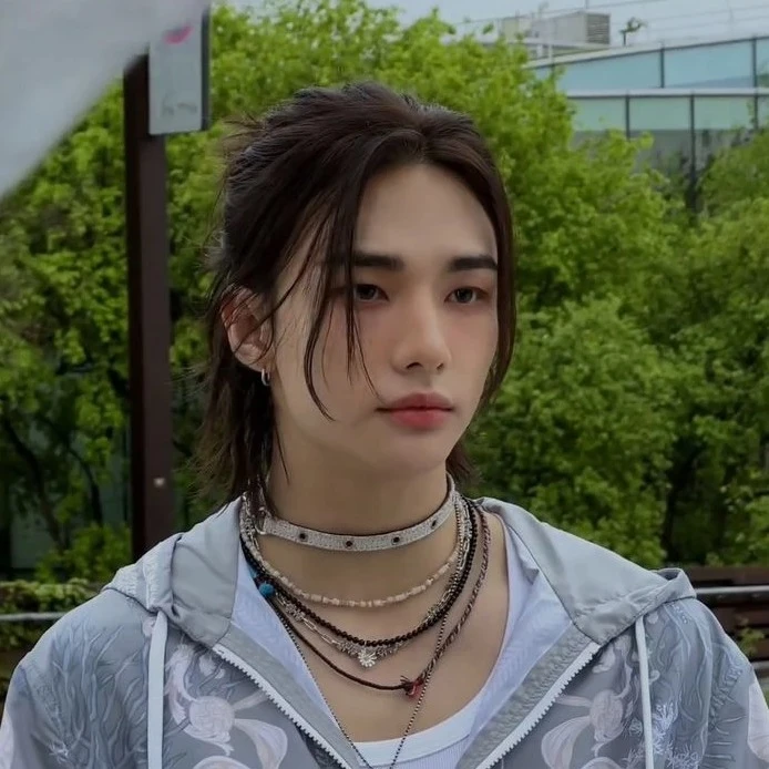 Hwang Hyunjin thumbnail