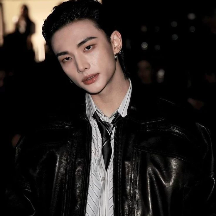 Hwang Hyunjin thumbnail