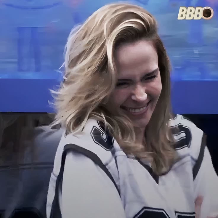 Ana paula Renault thumbnail