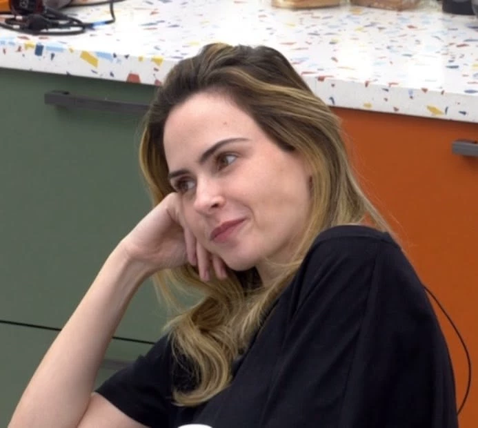 Ana Paula Renault thumbnail
