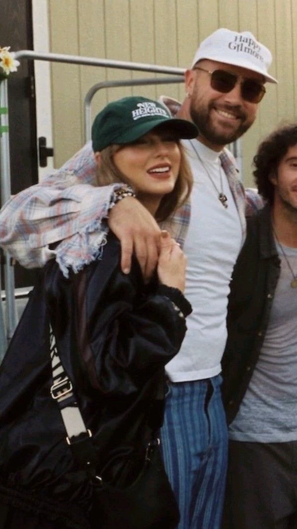 Travis Kelce & Taylor Swift thumbnail