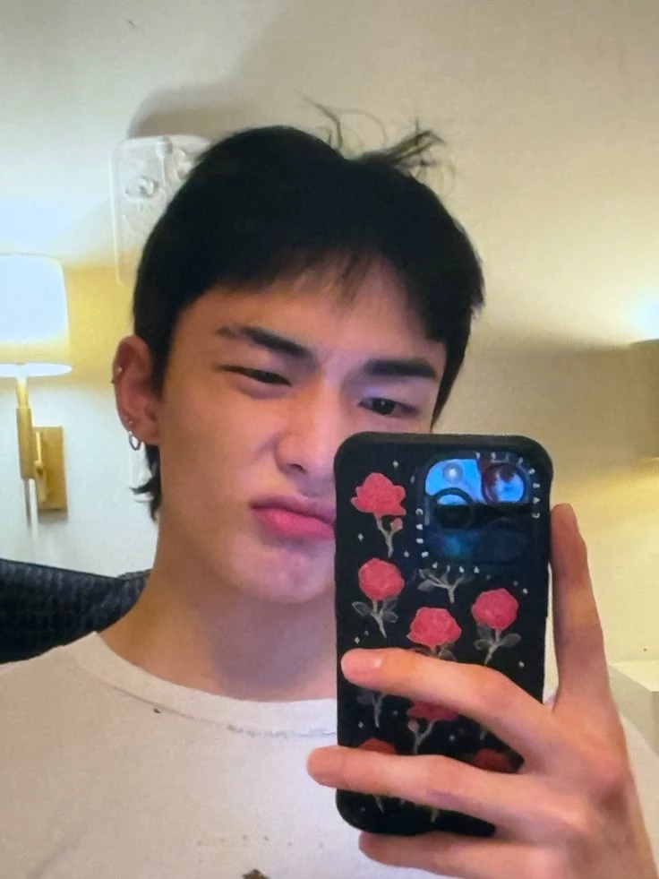 hyunjin thumbnail