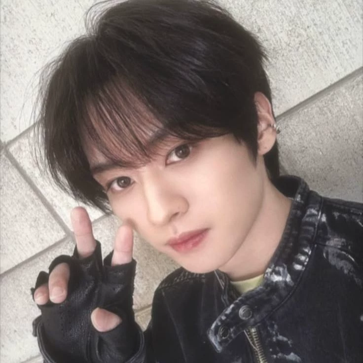 Lee Know thumbnail