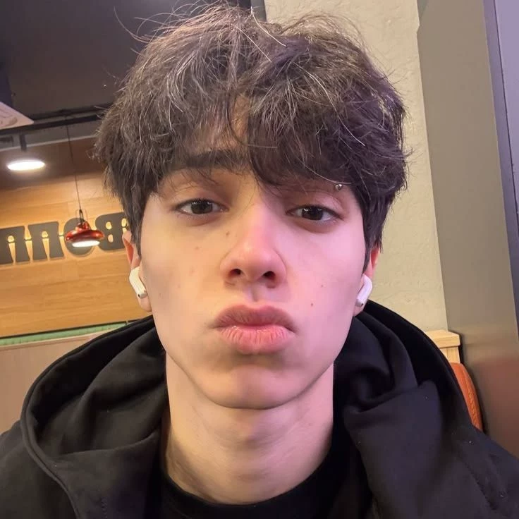 Nicolás (unique) thumbnail