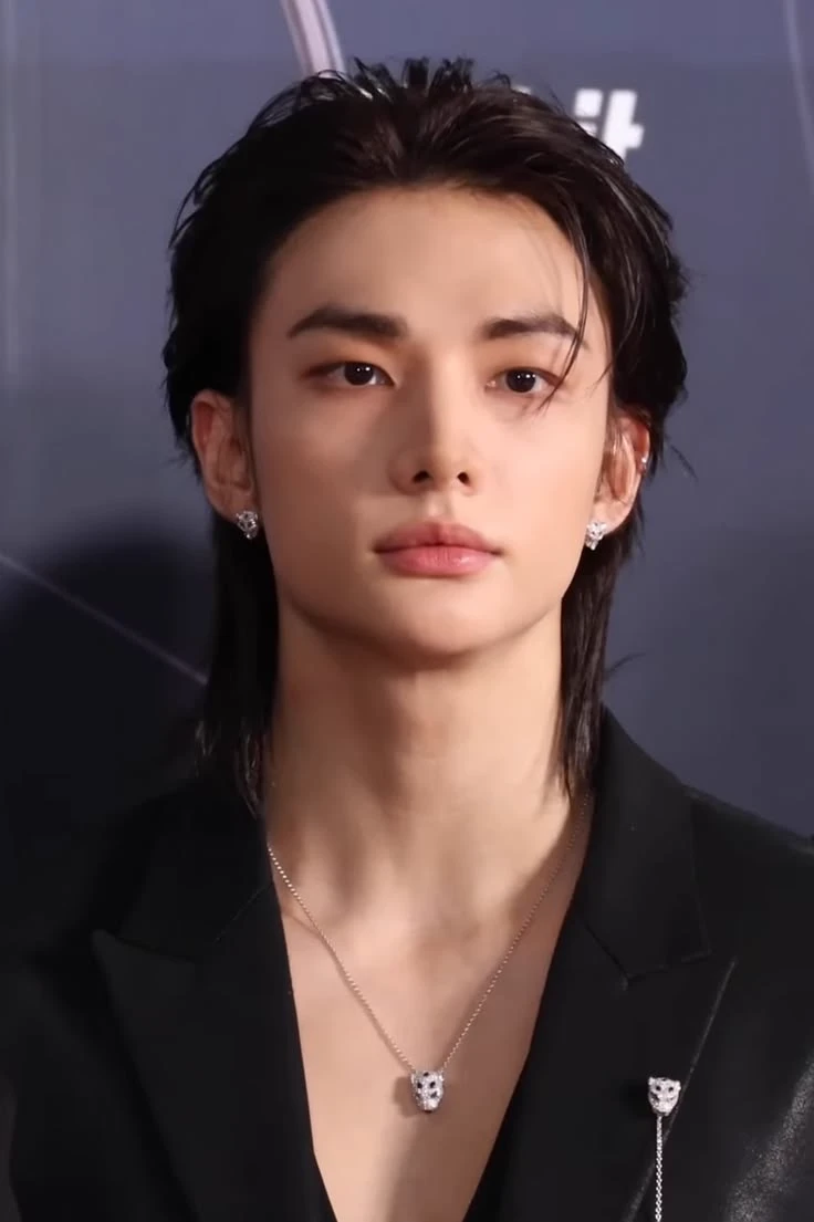 Hwang Hyunjin thumbnail
