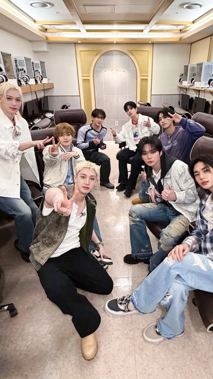 Stray Kids (empresa) thumbnail