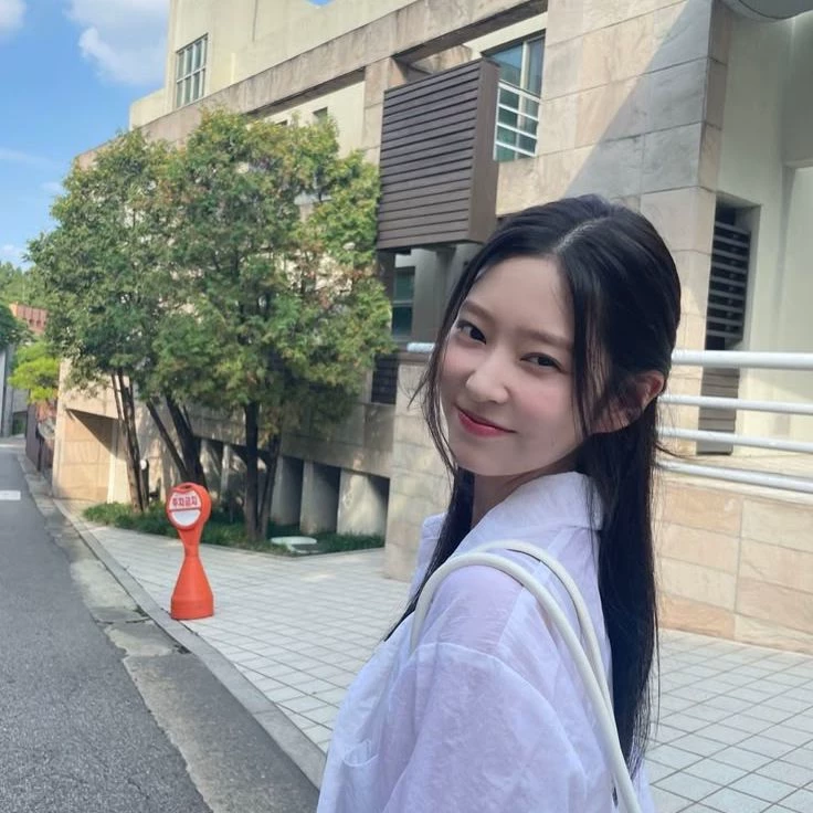 Kim Minju thumbnail