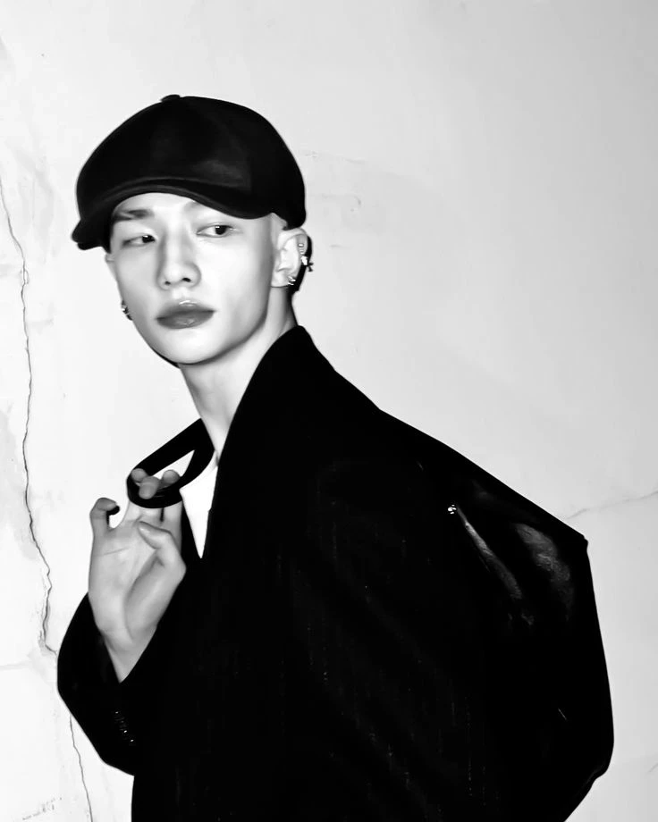 Hwang Hyunjin thumbnail