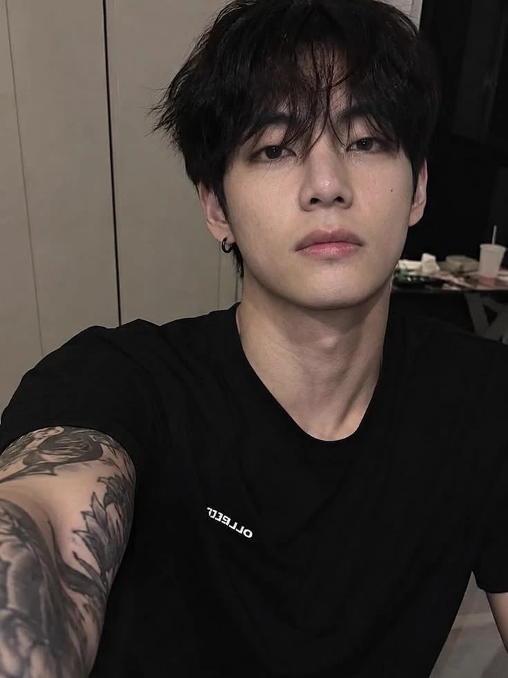 Kim Taehyung thumbnail