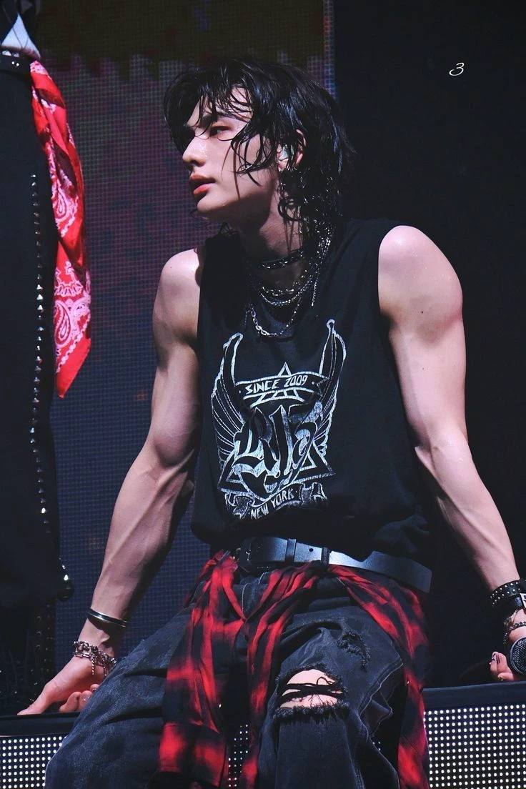 Hwang Hyunjin thumbnail