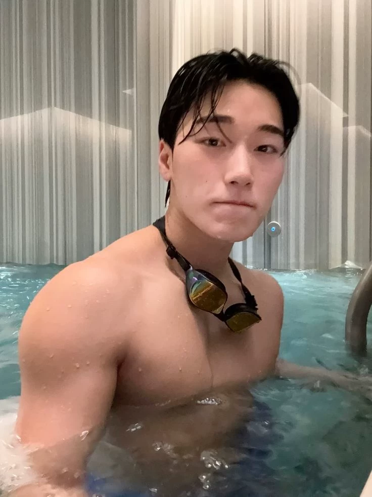 Choi San thumbnail