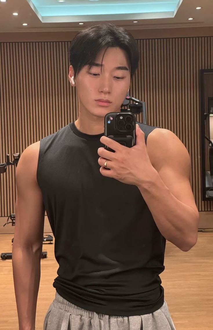 Choi San thumbnail