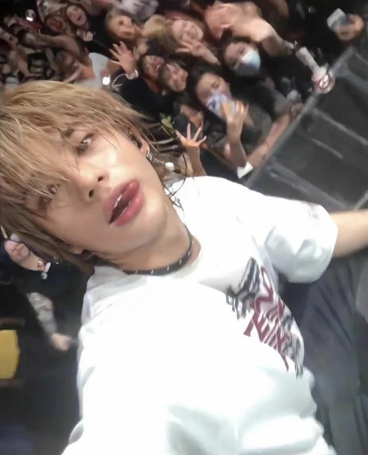 Hwang Hyunjin thumbnail